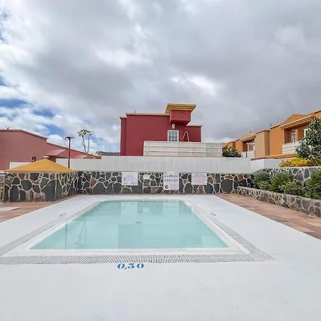 Con Terraza Y Piscina