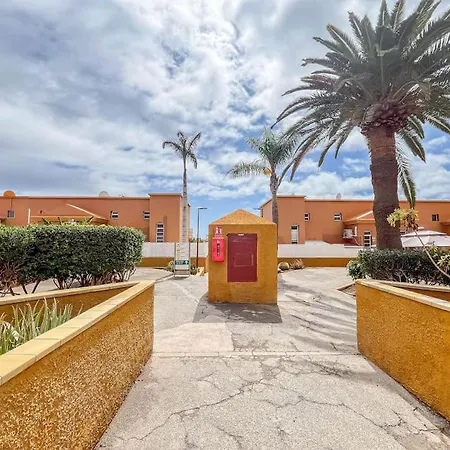 Con Terraza Y Piscina