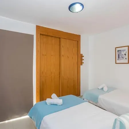 Con Terraza Y Piscina Appartement